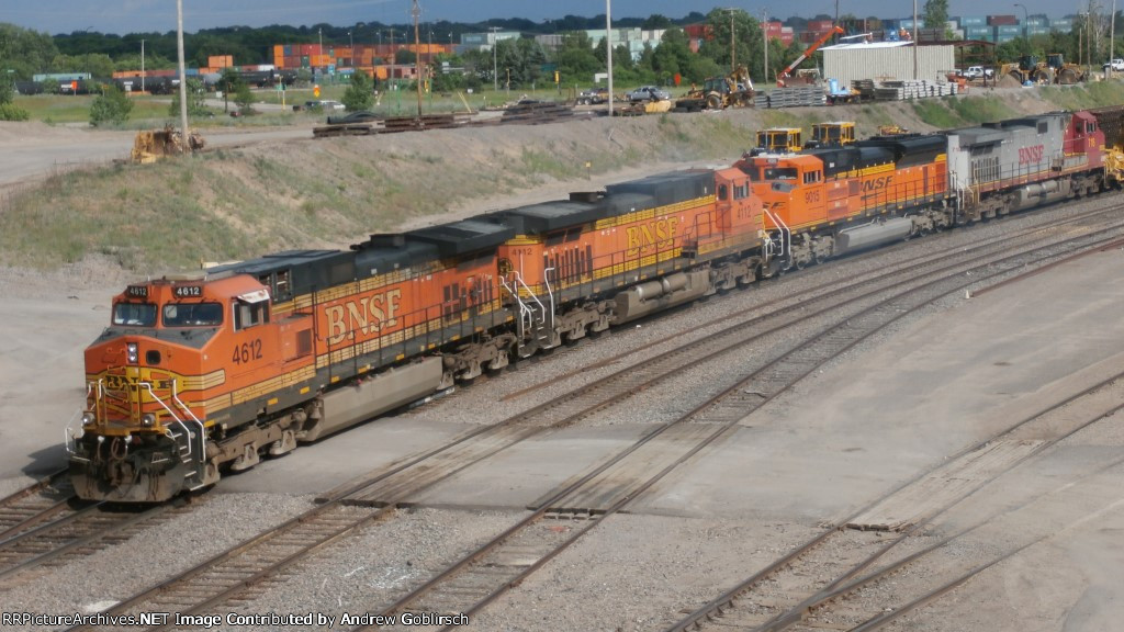 BNSF 4612, 4112, 9015 & 718